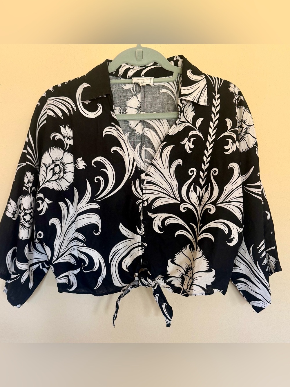 Nicole Miller Artelier tie front blouse size small
